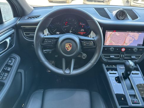 Certified 2026 Porsche Macan AWD/4WD image 16