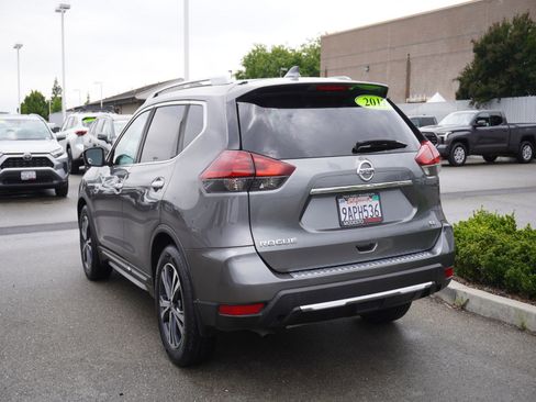 Used 2017 Nissan Rogue SL w/ SL Premium Package FWD image 8