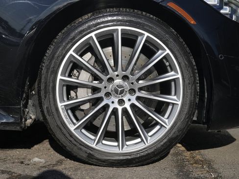 Used 2022 Mercedes-Benz S 580 4MATIC Sedan w/ AMG Line Package image 12