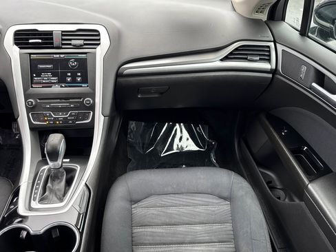 Used 2016 Ford Fusion SE image 26