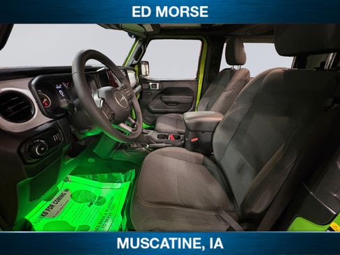 Used 2025 Jeep Wrangler Sport AWD/4WD image 9