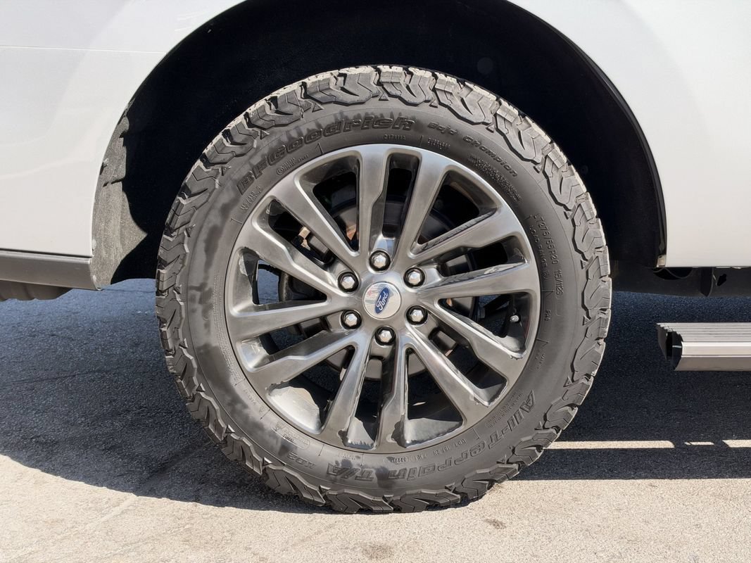 Used 2019 Ford Expedition Limited w/ Driver Assistance Package RWD image 32