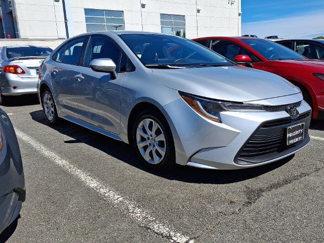 Used 2024 Toyota Corolla LE FWD image 3