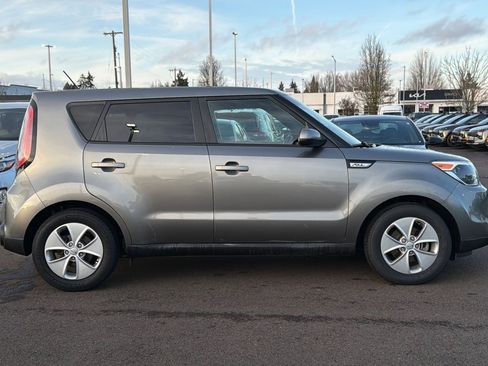 Used 2016 Kia Soul image 3