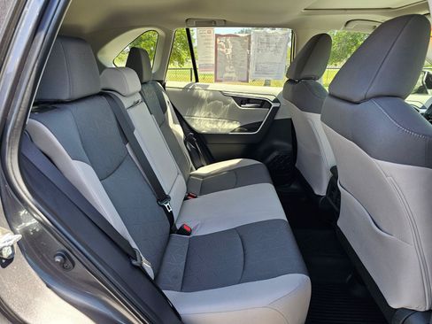 Used 2025 Toyota RAV4 XLE AWD/4WD image 12