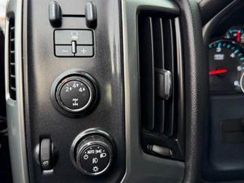 Used 2015 Chevrolet Silverado 2500 LT w/ LT Convenience Package image 10