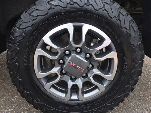 Used 2023 GMC Sierra 2500 SLE w/ SLE Value Package; AWD/4WD image 7