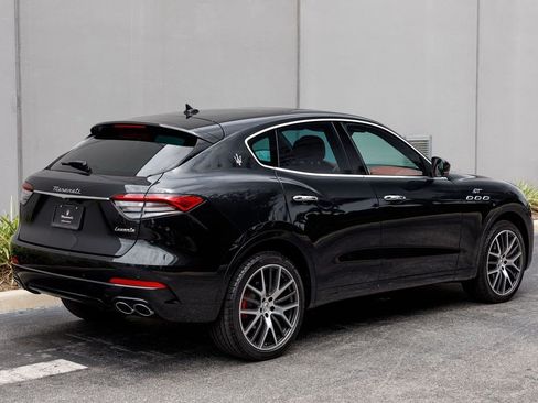Certified 2022 Maserati Levante GT AWD/4WD image 5