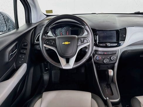 Used 2022 Chevrolet Trax LT w/ Premium Seat Package AWD/4WD image 19