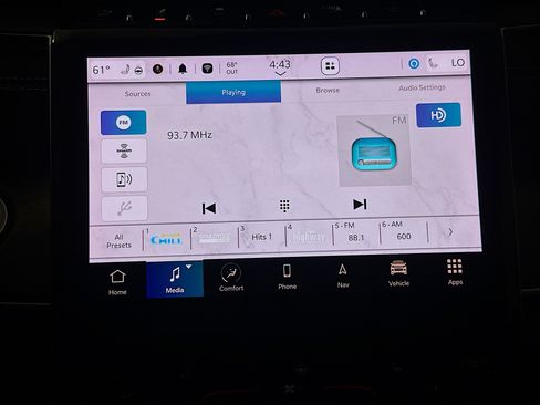 Used 2023 Jeep Grand Cherokee Limited w/ Black Appearance Package image 21