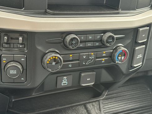 Used 2024 Ford F550 4x4 Regular Cab Super Duty image 19
