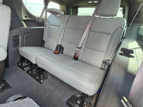 Used 2024 Chevrolet Suburban LT w/ Luxury Package image 20