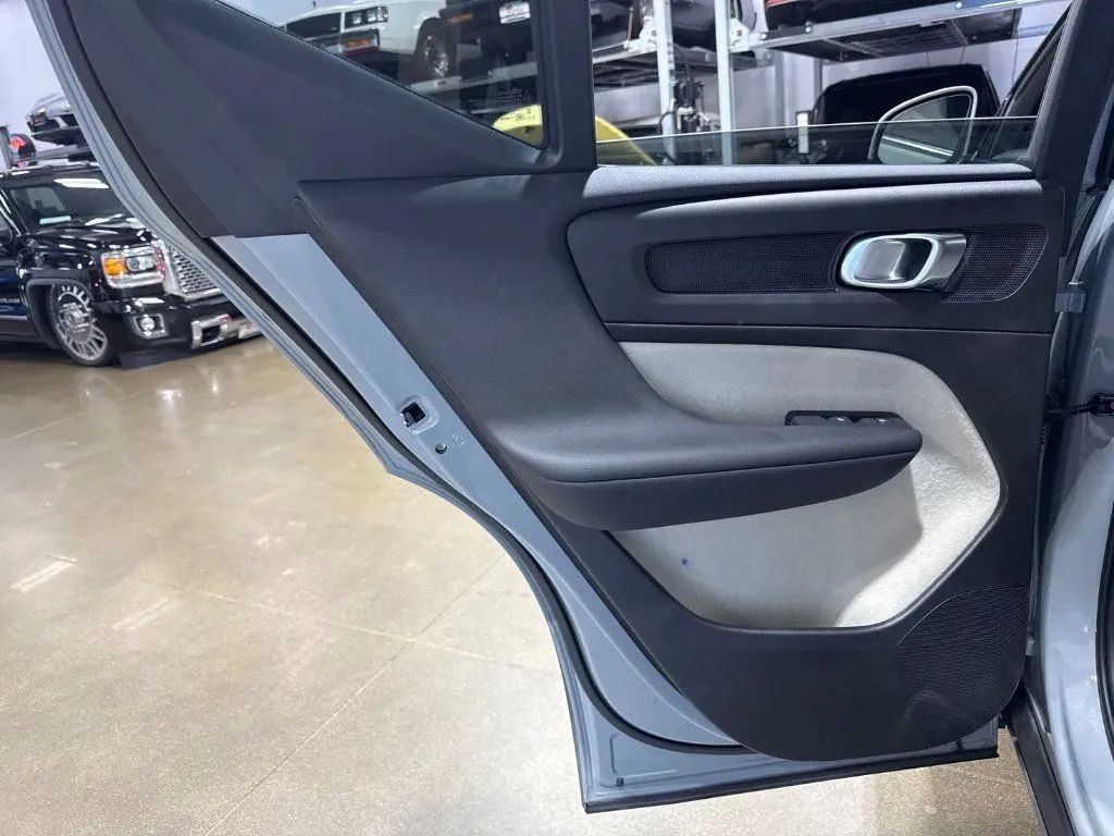 Used 2024 Volvo XC40 B5 Plus AWD/4WD image 18