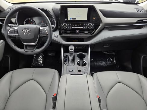 Used 2023 Toyota Highlander XLE image 24