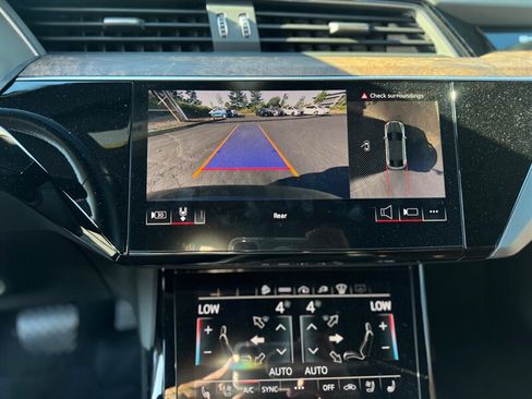 Used 2021 Audi e-tron Prestige w/ Prestige Package AWD/4WD image 15