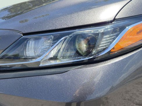 Used 2020 Toyota Camry SE FWD image 10
