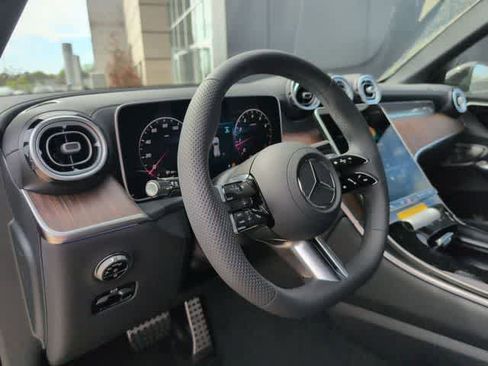 Used 2026 Mercedes-Benz GLC 300 image 2