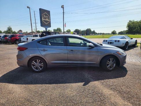 Used 2018 Hyundai Elantra SEL FWD image 2