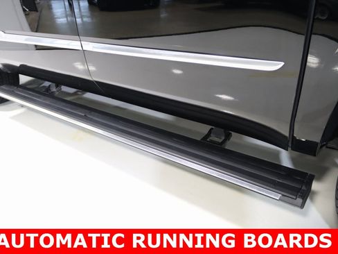 Used 2020 Cadillac Escalade ESV Premium Luxury image 16