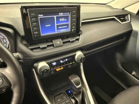 Used 2019 Toyota RAV4 XLE AWD/4WD image 23