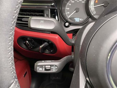 Used 2025 Porsche Macan image 44