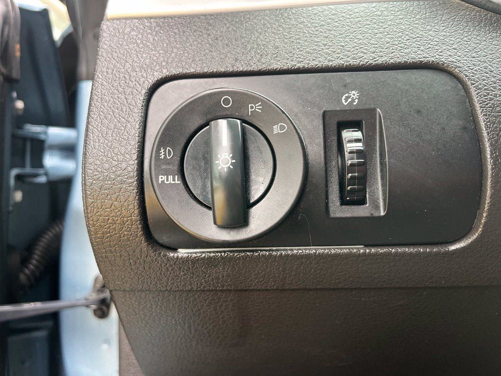 Used 2006 Ford Mustang GT Premium RWD image 25