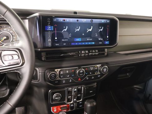 Used 2026 Jeep Gladiator Mojave AWD/4WD image 5