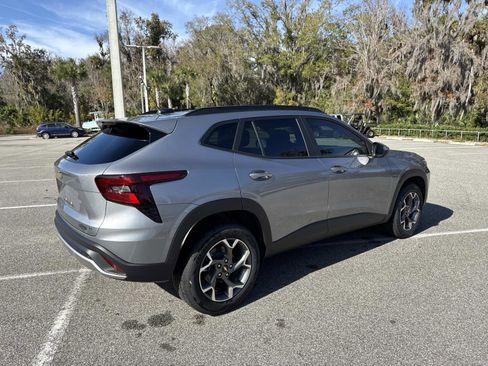 Used 2025 Chevrolet Trax LT w/ Driver Confidence Package image 3