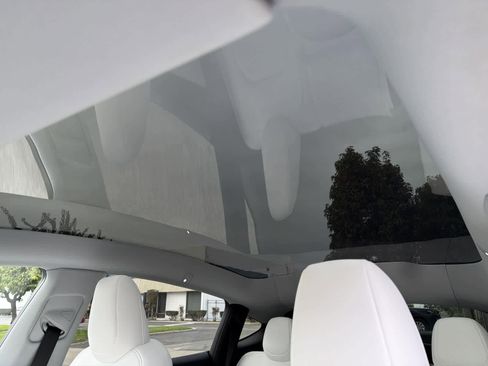 Used 2026 Tesla Model Y 2WD image 10