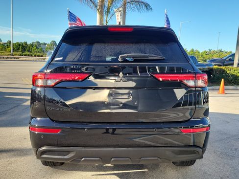 Used 2024 Mitsubishi Outlander ES image 6
