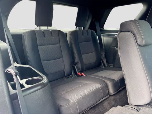 Used 2017 Ford Explorer XLT image 25