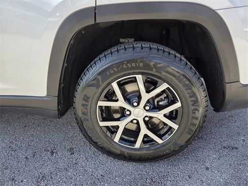 Used 2024 Jeep Grand Cherokee L Limited w/ Luxury Tech Group II image 19