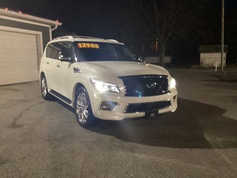 Used 2015 INFINITI QX80 4WD w/ Deluxe Technology Package image 2