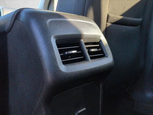 Used 2023 Chevrolet Equinox LT FWD image 16