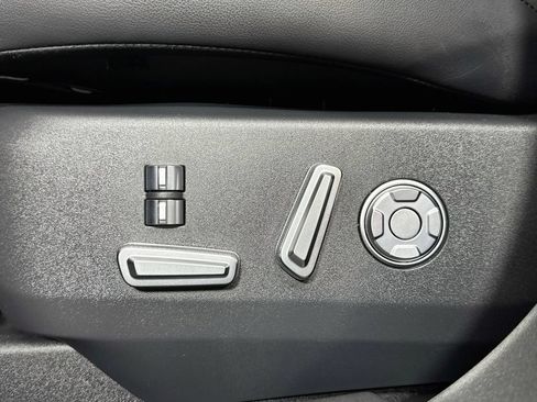 Used 2025 Lincoln Nautilus Reserve AWD/4WD image 22