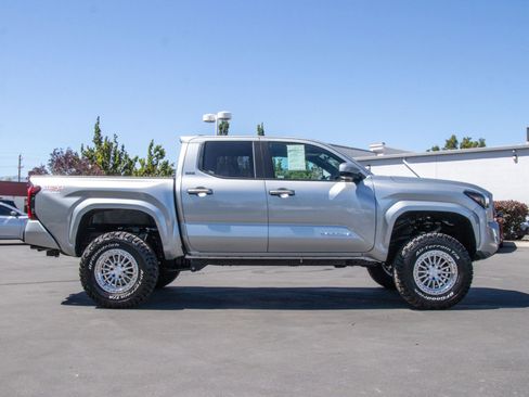 Used 2025 Toyota Tacoma SR5 image 8