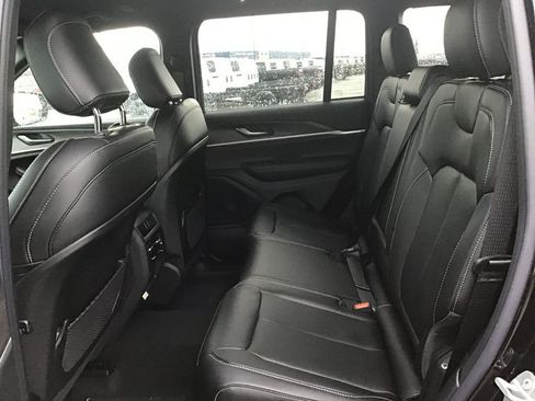 New 2025 Jeep Grand Cherokee Limited w/ Trailer Tow Package image 17