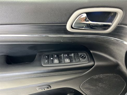 Used 2020 Jeep Grand Cherokee Limited w/ Luxury Group II image 23