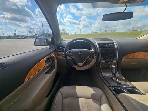 Used 2014 Lincoln MKX FWD w/ Walnut Swirl Wood Package image 13