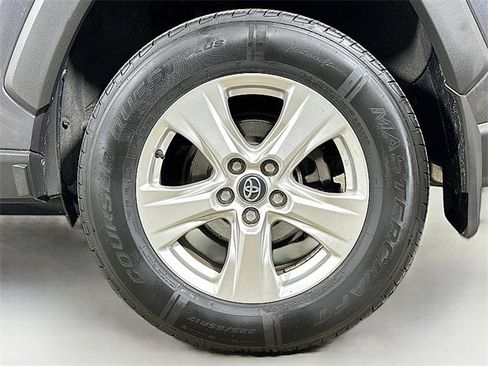 Used 2021 Toyota RAV4 XLE image 28