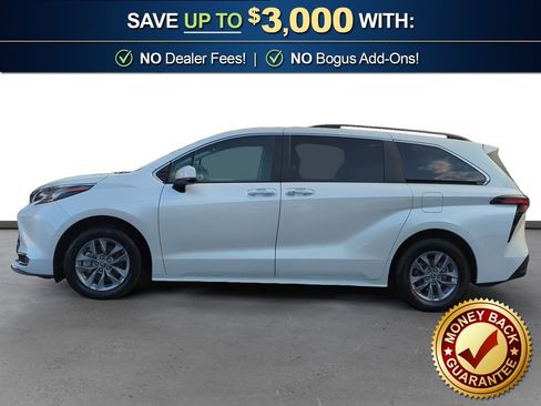 Used 2022 Toyota Sienna XLE image 2