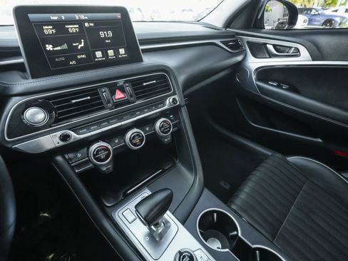 Used 2021 Genesis G70 2.0T w/ Elite Package image 10