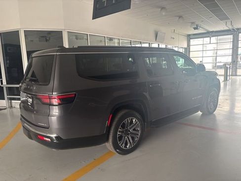 Used 2023 Jeep Wagoneer L Series II image 9