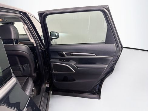 Used 2025 Kia Telluride LX FWD image 32