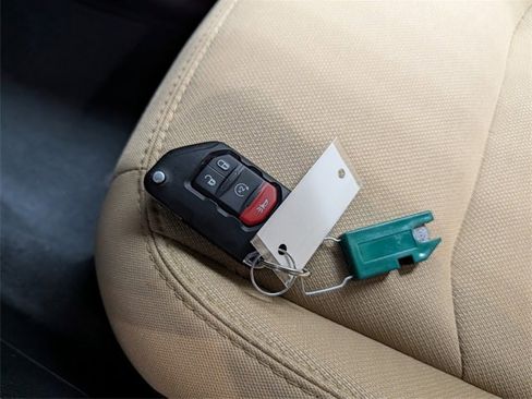 Used 2023 Jeep Gladiator Willys image 28