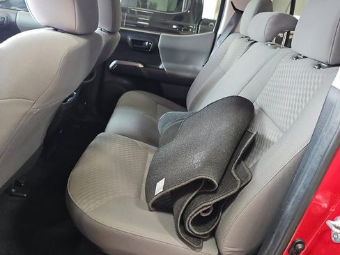Used 2022 Toyota Tacoma SR5 w/ Technology Package RWD image 18