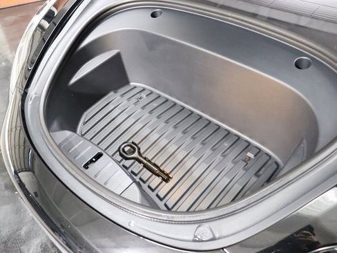 Used 2023 Tesla Model 3 Standard Range image 5