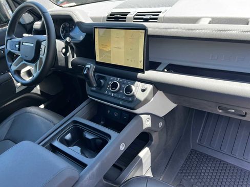 Used 2023 Land Rover Defender 130 SE image 11