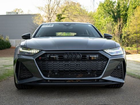 Certified 2024 Audi RS 6 performance AWD/4WD image 3
