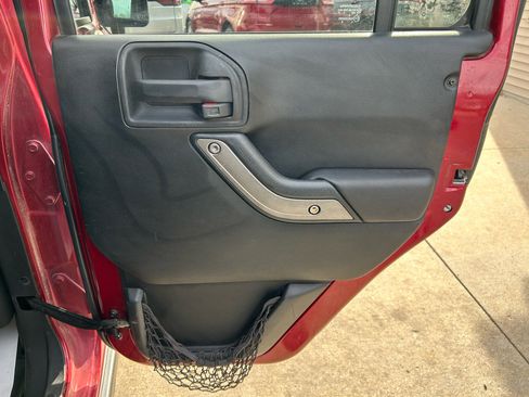 Used 2013 Jeep Wrangler Unlimited Sport image 17